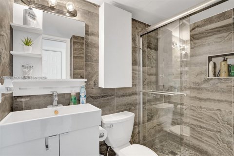 Condominio en venta en Sunny Isles Beach, Florida, 2 dormitorios, 81.29 m2 № 1992650 - foto 4