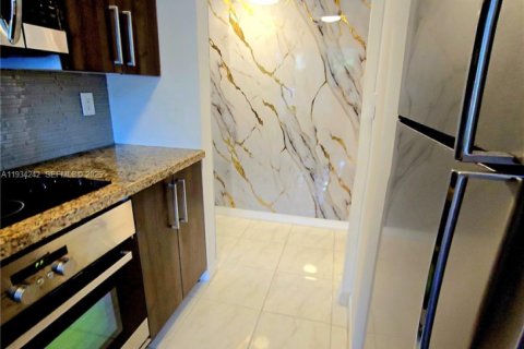 Condominio en venta en Sunny Isles Beach, Florida, 2 dormitorios, 81.29 m2 № 1992650 - foto 14