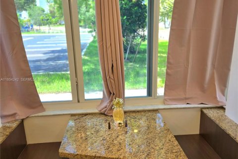 Condominio en venta en Sunny Isles Beach, Florida, 2 dormitorios, 81.29 m2 № 1992650 - foto 12