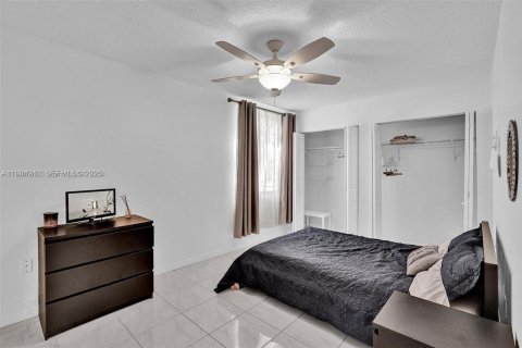 Condominio en venta en Sunny Isles Beach, Florida, 2 dormitorios, 81.29 m2 № 1992650 - foto 16