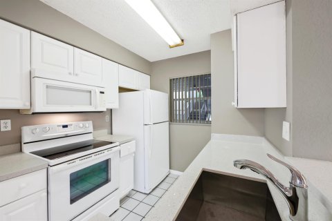 Copropriété à louer à Oakland Park, Floride: 2 chambres, 92.16 m2 № 2147222 - photo 3