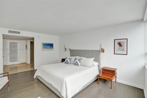 Condo in Miami Beach, Florida, 2 bedrooms  № 1941178 - photo 20