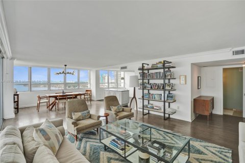 Condo in Miami Beach, Florida, 2 bedrooms  № 1941178 - photo 11