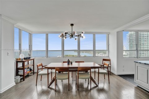 Condo in Miami Beach, Florida, 2 bedrooms  № 1941178 - photo 7