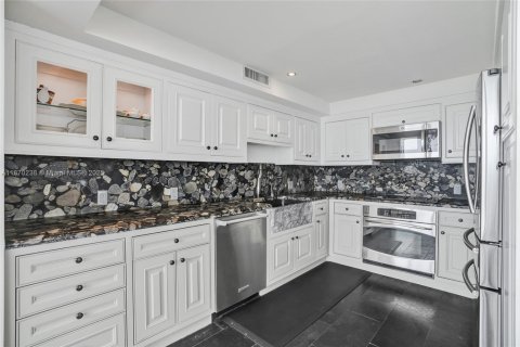 Condo in Miami Beach, Florida, 2 bedrooms  № 1941178 - photo 4