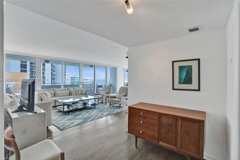 Condo in Miami Beach, Florida, 2 bedrooms  № 1941178 - photo 14