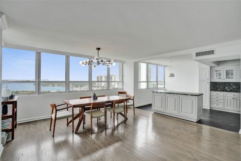 Condo in Miami Beach, Florida, 2 bedrooms  № 1941178 - photo 6