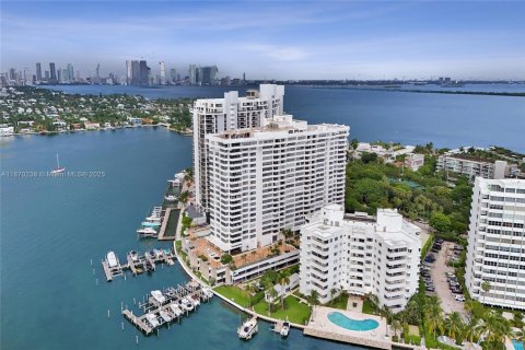 Condo in Miami Beach, Florida, 2 bedrooms  № 1941178 - photo 28