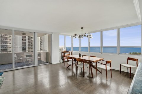 Condo in Miami Beach, Florida, 2 bedrooms  № 1941178 - photo 9