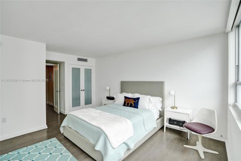 Condo in Miami Beach, Florida, 2 bedrooms  № 1941178 - photo 17
