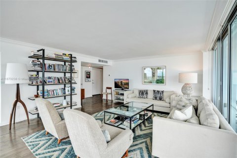 Condo in Miami Beach, Florida, 2 bedrooms  № 1941178 - photo 10
