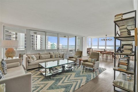 Condo in Miami Beach, Florida, 2 bedrooms  № 1941178 - photo 2