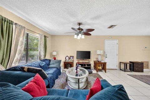 Villa ou maison à vendre à Lutz, Floride: 3 chambres, 109.25 m2 № 2304398 - photo 4
