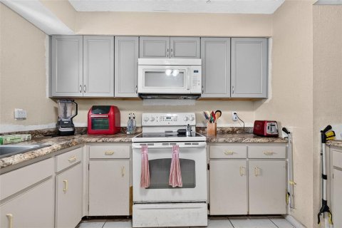 Villa ou maison à vendre à Lutz, Floride: 3 chambres, 109.25 m2 № 2304398 - photo 11