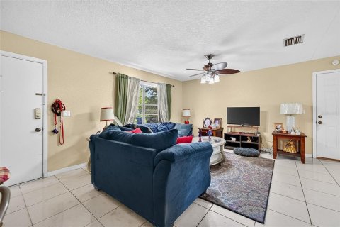 Villa ou maison à vendre à Lutz, Floride: 3 chambres, 109.25 m2 № 2304398 - photo 5