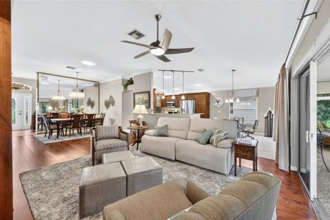 House in The Villages, Florida 3 bedrooms, 192.21 sq.m. № 2410462 - photo 20
