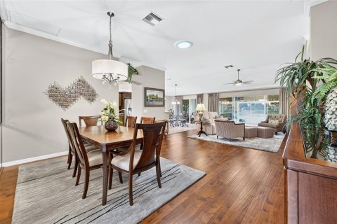 House in The Villages, Florida 3 bedrooms, 192.21 sq.m. № 2410462 - photo 11