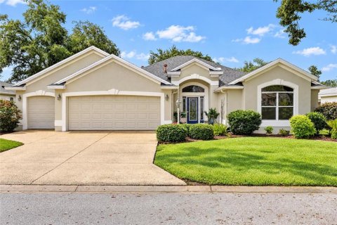 House in The Villages, Florida 3 bedrooms, 192.21 sq.m. № 2410462