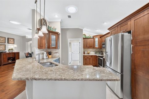 House in The Villages, Florida 3 bedrooms, 192.21 sq.m. № 2410462 - photo 25