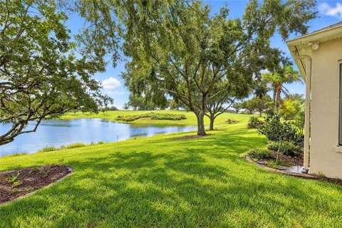 House in The Villages, Florida 3 bedrooms, 192.21 sq.m. № 2410462 - photo 7