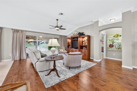 House in The Villages, Florida 3 bedrooms, 192.21 sq.m. № 2410462 - photo 17