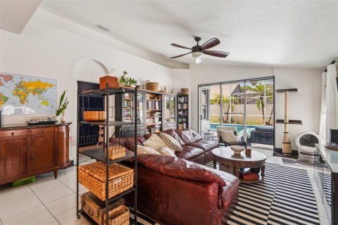 House in Tarpon Springs, Florida 3 bedrooms, 212.75 sq.m. № 1840635 - photo 8