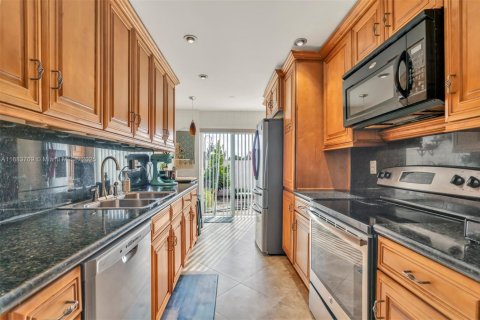 Touwnhouse à vendre à Deerfield Beach, Floride: 3 chambres, 132.57 m2 № 1929999 - photo 9