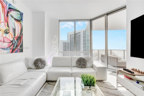 Condo in Miami, Florida, 2 bedrooms  № 1863724 - photo 4