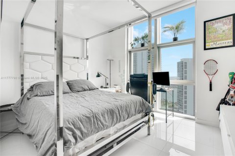 Condo in Miami, Florida, 2 bedrooms  № 1863724 - photo 11