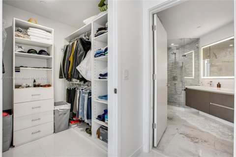 Condo in Miami, Florida, 2 bedrooms  № 1863724 - photo 10