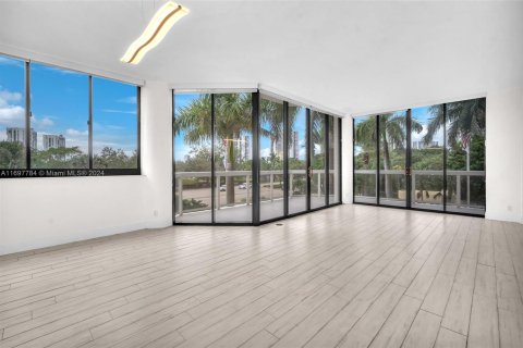 Copropriété à vendre à Aventura, Floride: 2 chambres, 124.49 m2 № 1811119 - photo 12