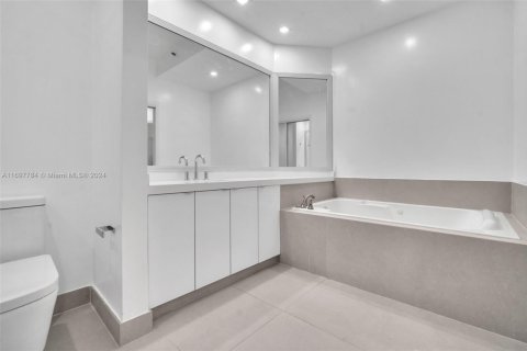Copropriété à vendre à Aventura, Floride: 2 chambres, 124.49 m2 № 1811119 - photo 13