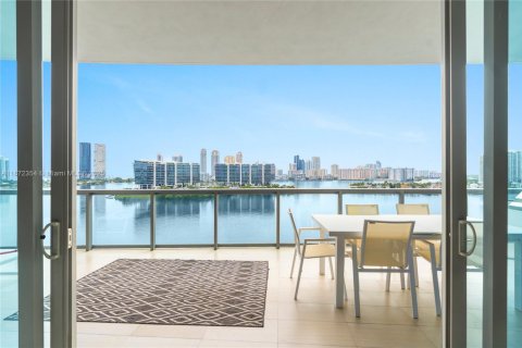 Condominio en venta en Aventura, Florida, 4 dormitorios, 273.32 m2 № 1983317 - foto 2