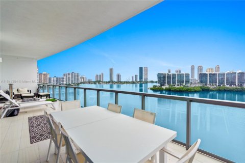 Condominio en venta en Aventura, Florida, 4 dormitorios, 273.32 m2 № 1983317 - foto 1