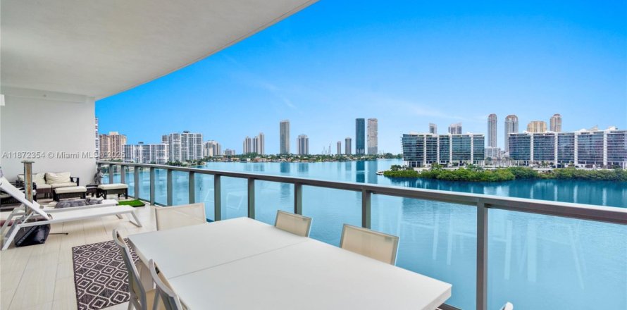 Condominio en Aventura, Florida, 4 dormitorios  № 1983317