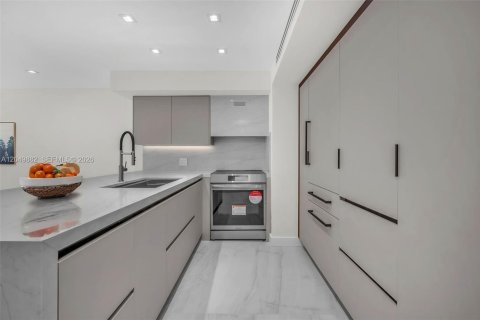 Condominio en venta en Surfside, Florida, 1 dormitorio, 86.12 m2 № 2181603 - foto 9