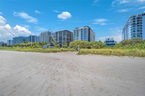 Condominio en venta en Surfside, Florida, 1 dormitorio, 86.12 m2 № 2181603 - foto 24
