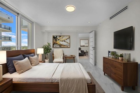 Condominio en venta en Surfside, Florida, 1 dormitorio, 86.12 m2 № 2181603 - foto 11