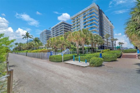 Condominio en venta en Surfside, Florida, 1 dormitorio, 86.12 m2 № 2181603 - foto 23