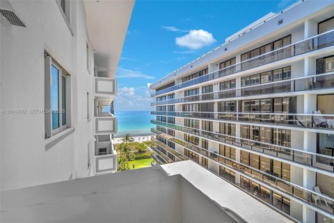 Condominio en venta en Surfside, Florida, 1 dormitorio, 86.12 m2 № 2181603 - foto 5