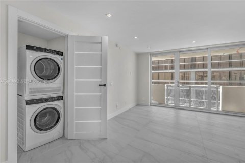 Condominio en venta en Surfside, Florida, 1 dormitorio, 86.12 m2 № 2181603 - foto 20