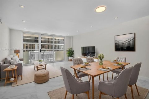 Condominio en venta en Surfside, Florida, 1 dormitorio, 86.12 m2 № 2181603 - foto 10