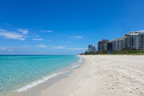 Condominio en venta en Surfside, Florida, 1 dormitorio, 86.12 m2 № 2181603 - foto 2