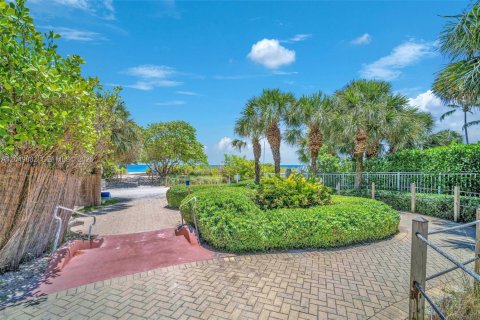 Condominio en venta en Surfside, Florida, 1 dormitorio, 86.12 m2 № 2181603 - foto 22