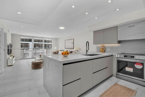 Condominio en venta en Surfside, Florida, 1 dormitorio, 86.12 m2 № 2181603 - foto 6