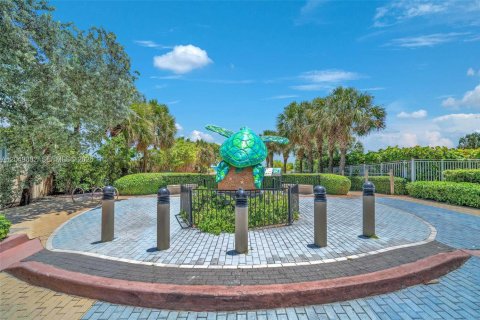 Condominio en venta en Surfside, Florida, 1 dormitorio, 86.12 m2 № 2181603 - foto 21