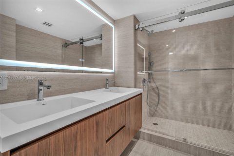 Condominio en venta en Surfside, Florida, 1 dormitorio, 86.12 m2 № 2181603 - foto 16