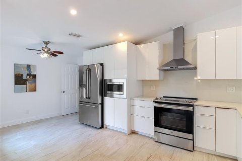 Casa en venta en Tampa, Florida, 3 dormitorios, 168.34 m2 № 2383821 - foto 16