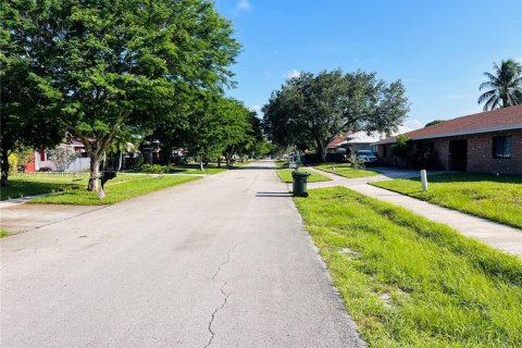 Land in Coconut Creek, Florida № 2077233 - photo 6
