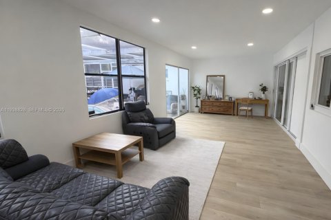 Villa ou maison à louer à Hollywood, Floride: 3 chambres, 163.14 m2 № 2001284 - photo 2